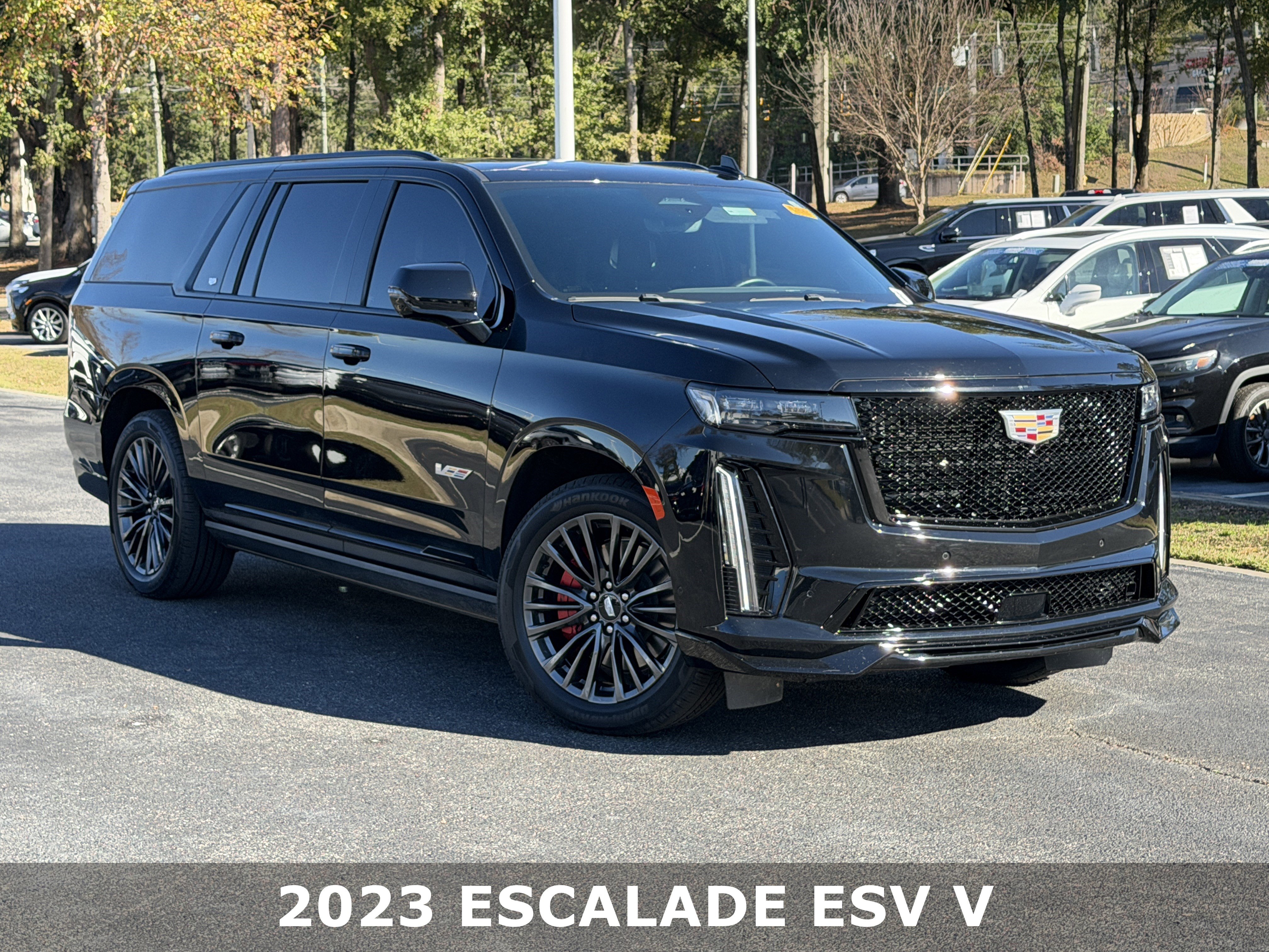 Used 2023 Cadillac Escalade ESV V image 2