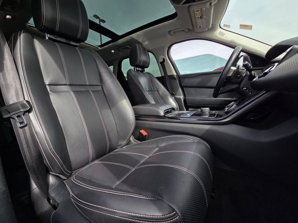 Used 2018 Land Rover Range Rover Velar S image 27