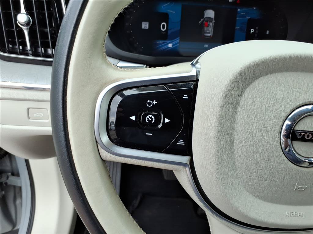 Certified 2024 Volvo XC60 B5 Ultimate w/ Climate Package AWD/4WD image 17