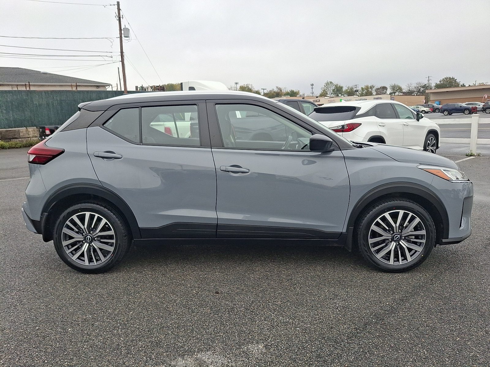 Used 2022 Nissan Kicks SV FWD image 7