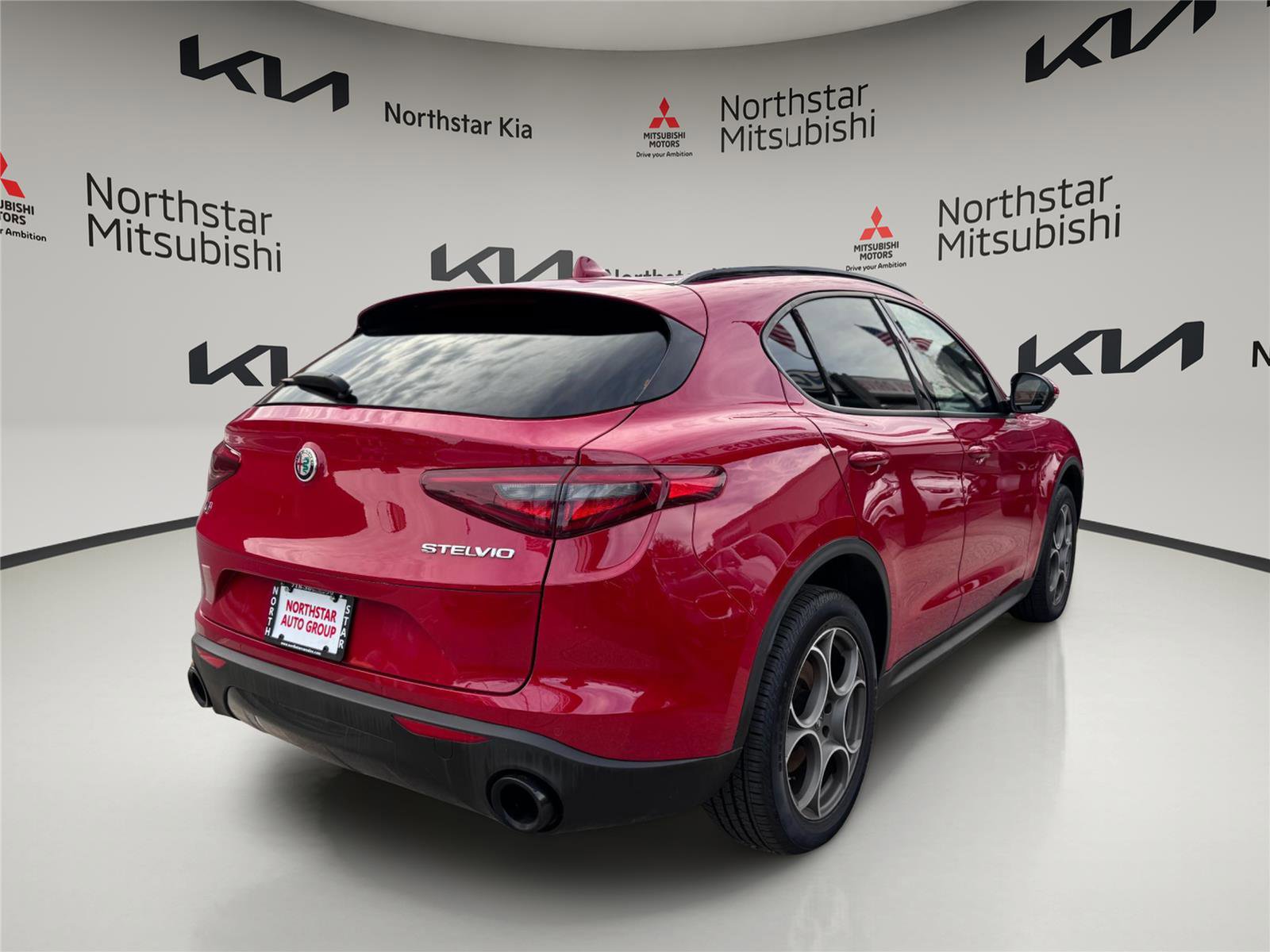 Used 2022 Alfa Romeo Stelvio Sprint image 4