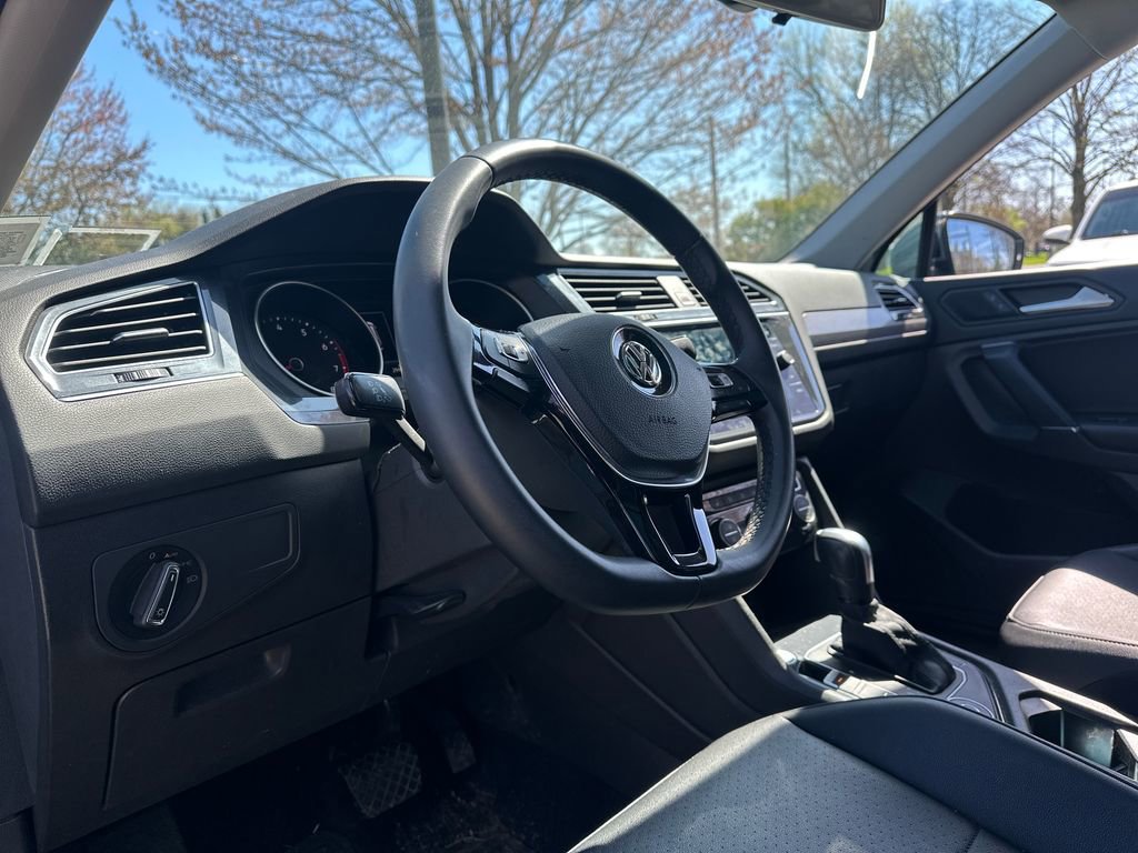 Used 2020 Volkswagen Tiguan SE w/ Panoramic Sunroof Package AWD/4WD image 6