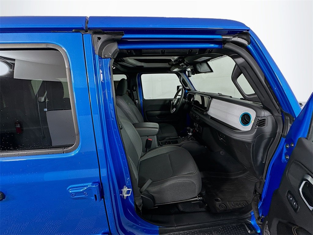 Used 2024 Jeep Wrangler Sahara w/ Technology Group image 27