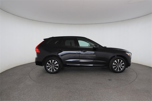 Used 2023 Volvo XC60 B5 Plus image 23
