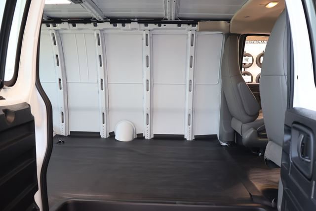 New 2026 GMC Savana 2500 Extended w/ Chrome Appearance Package RWD image 16