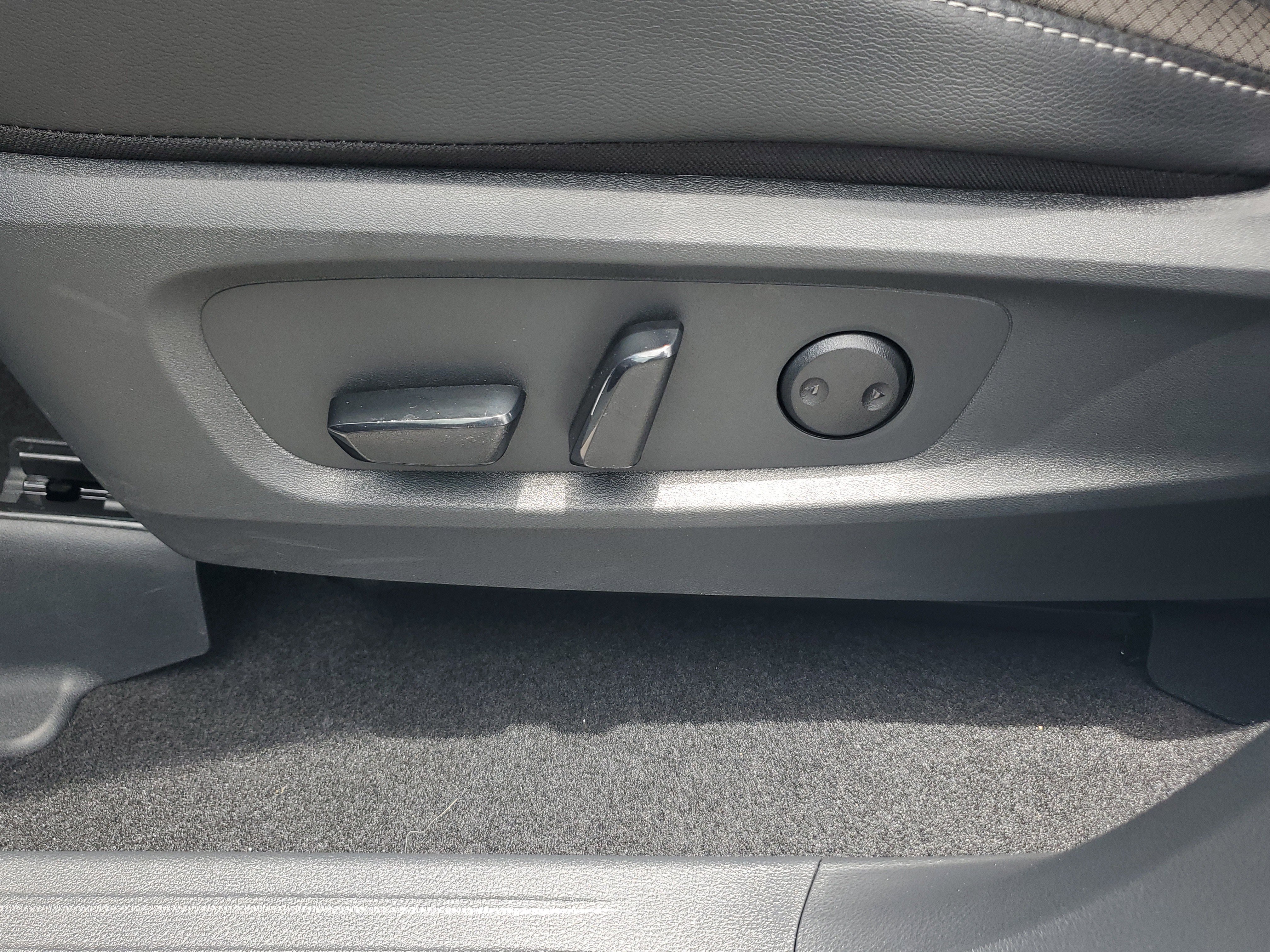 Certified 2025 Nissan Pathfinder SL image 12