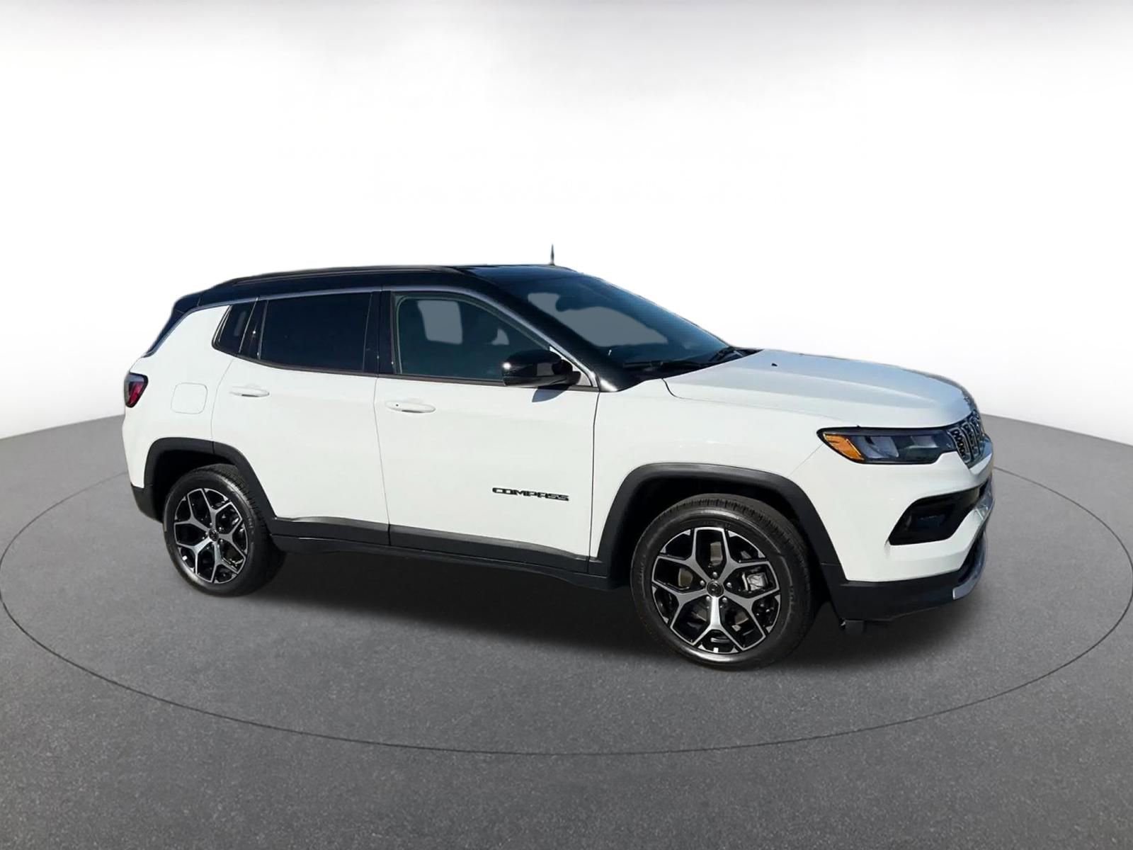 Used 2025 Jeep Compass Limited AWD/4WD image 2