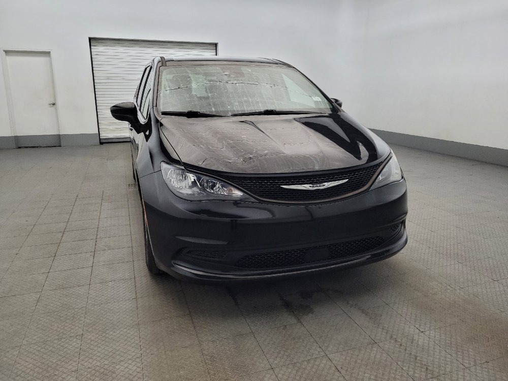 Used 2023 Chrysler Voyager LX FWD image 14