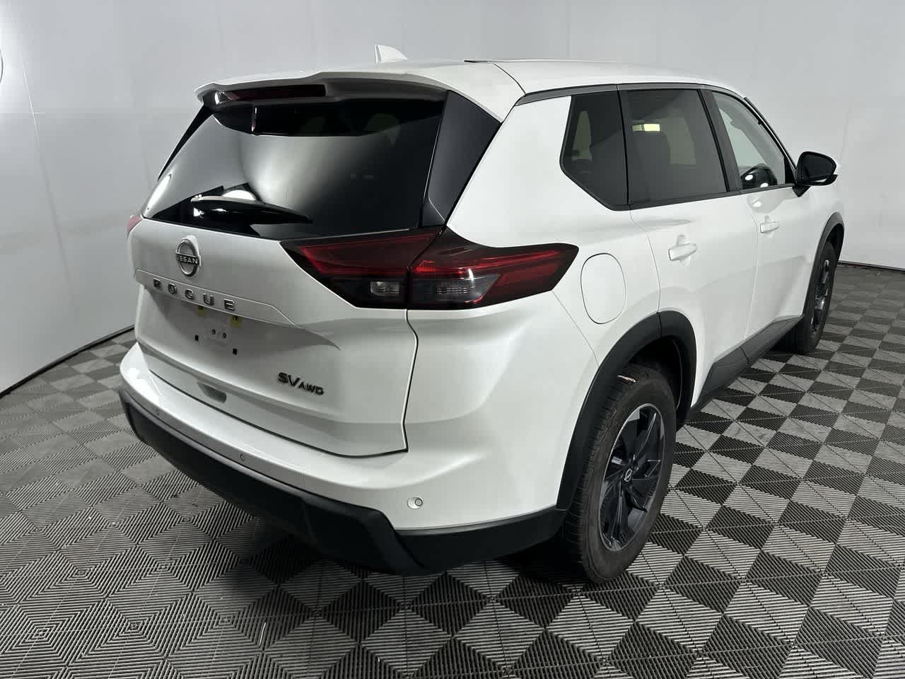 Used 2024 Nissan Rogue SV AWD/4WD image 8