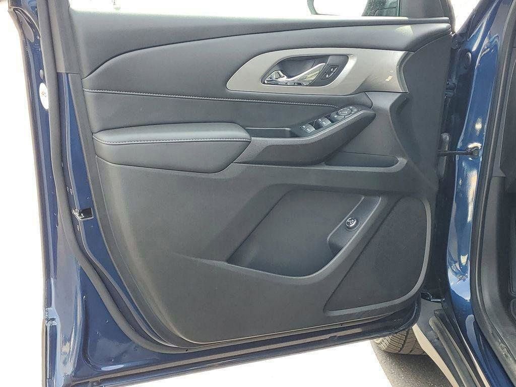 Used 2023 Chevrolet Traverse LT image 21