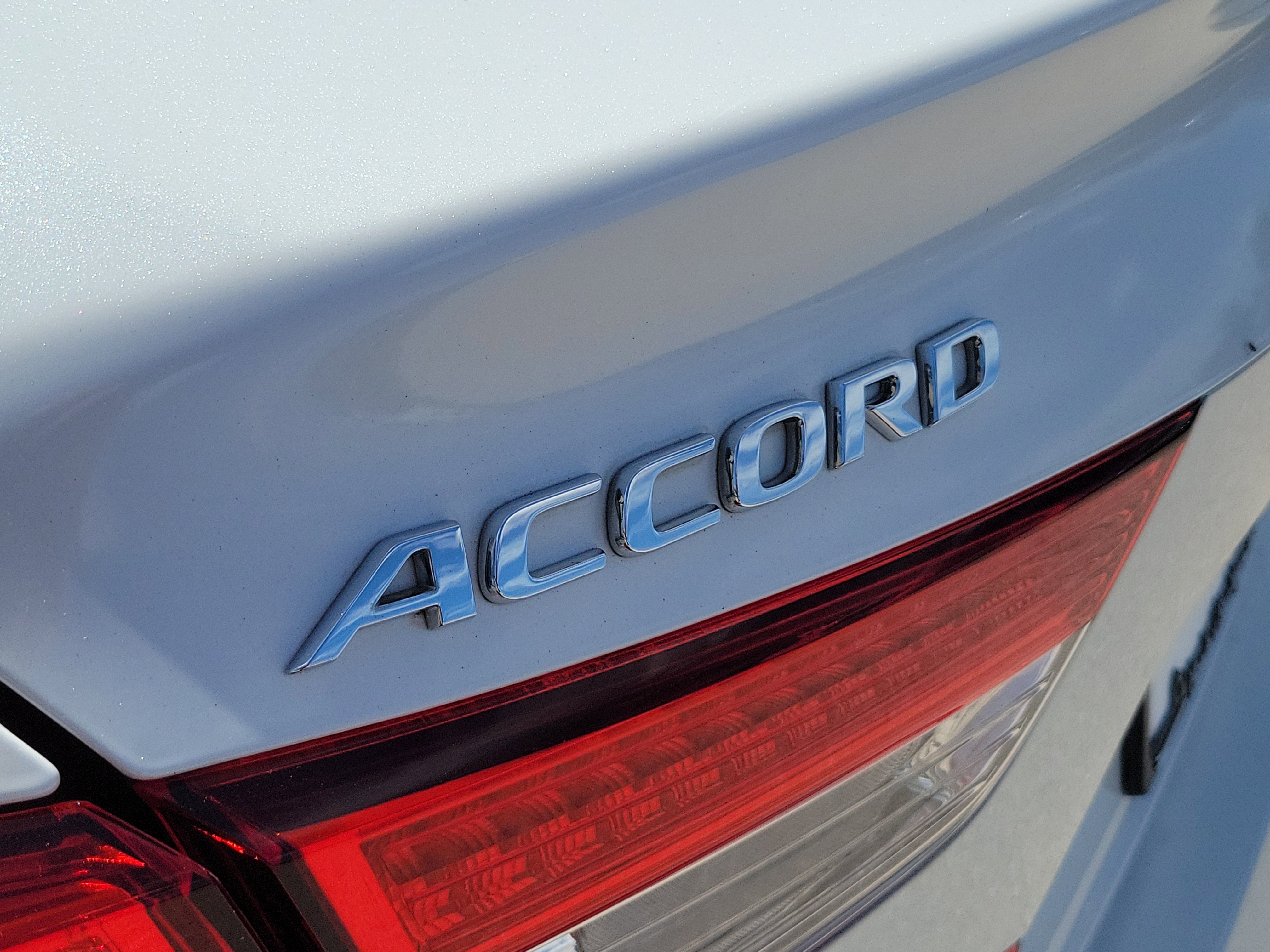 Used 2018 Honda Accord LX image 9