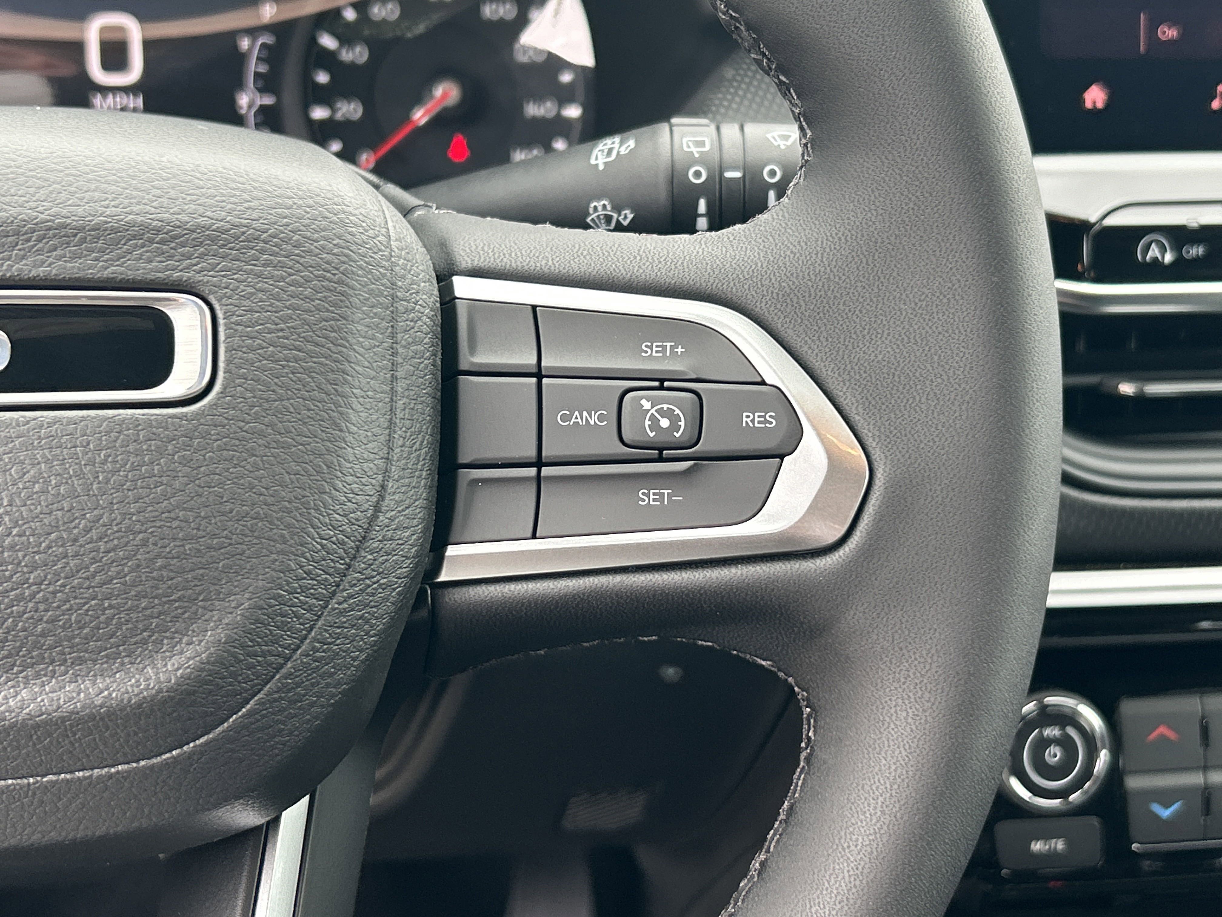 New 2025 Jeep Compass Latitude w/ Altitude Special Edition image 25