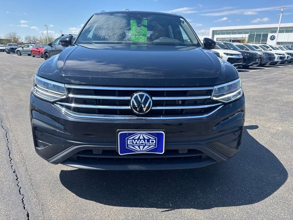 Used 2024 Volkswagen Tiguan SE w/ MDO Package, Two-Row AWD/4WD image 2