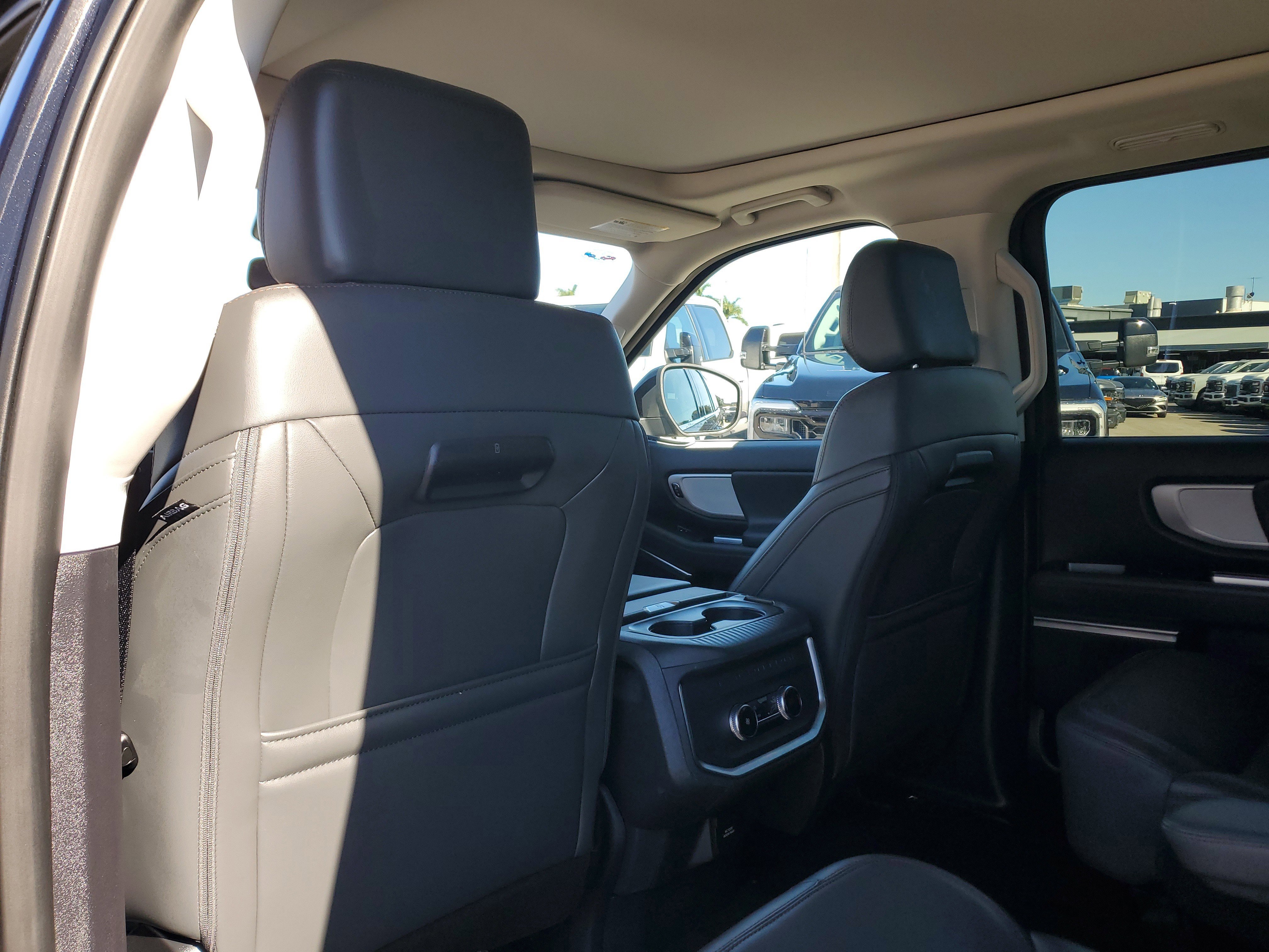 Used 2025 Ford Expedition Active image 15