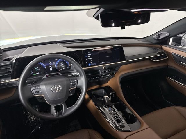 Used 2025 Toyota Crown Signia w/ Advanced Technology Package image 23