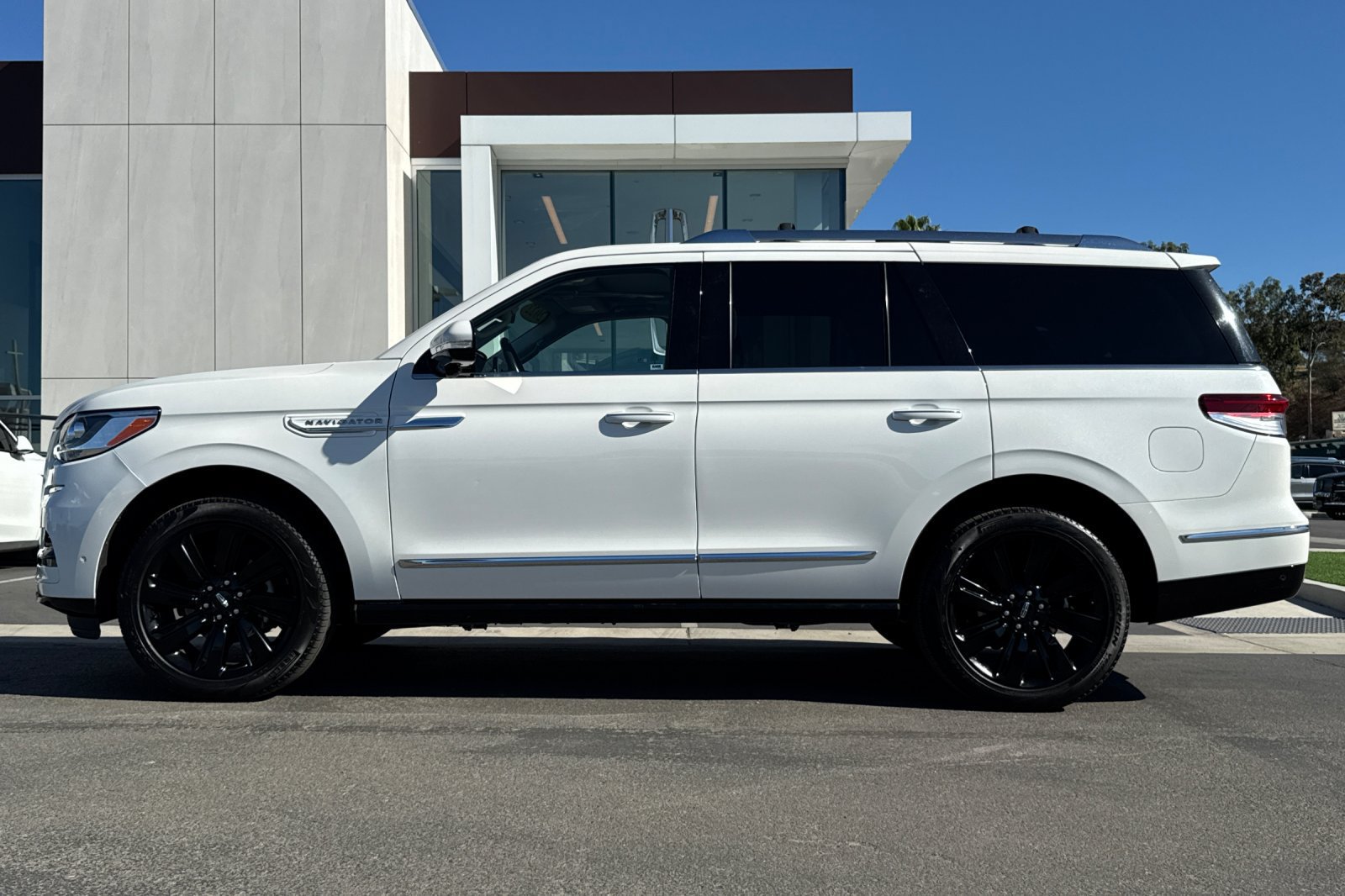 Used 2022 Lincoln Navigator Reserve AWD/4WD image 6