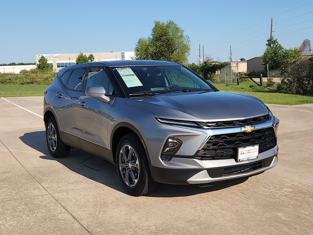 Used 2026 Chevrolet Blazer LT FWD image 3