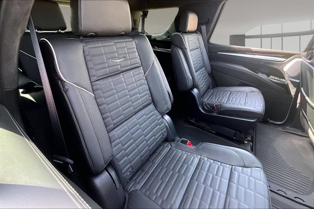 Certified 2026 Cadillac Escalade Platinum Sport w/ LPO, ONYX Package AWD/4WD image 28