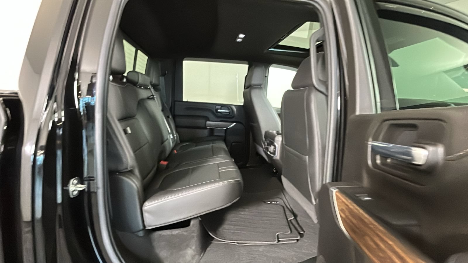 Used 2023 Chevrolet Silverado 2500 High Country w/ Z71 Off-Road Package AWD/4WD image 33
