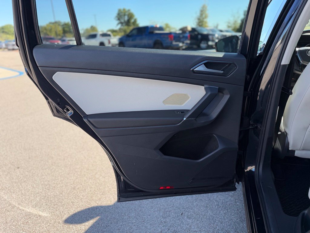 Used 2018 Volkswagen Tiguan SE w/ Panoramic Sunroof Package AWD/4WD image 21