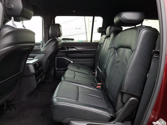 Used 2024 Jeep Wagoneer L Series II w/ Flexible Seating Group image 10