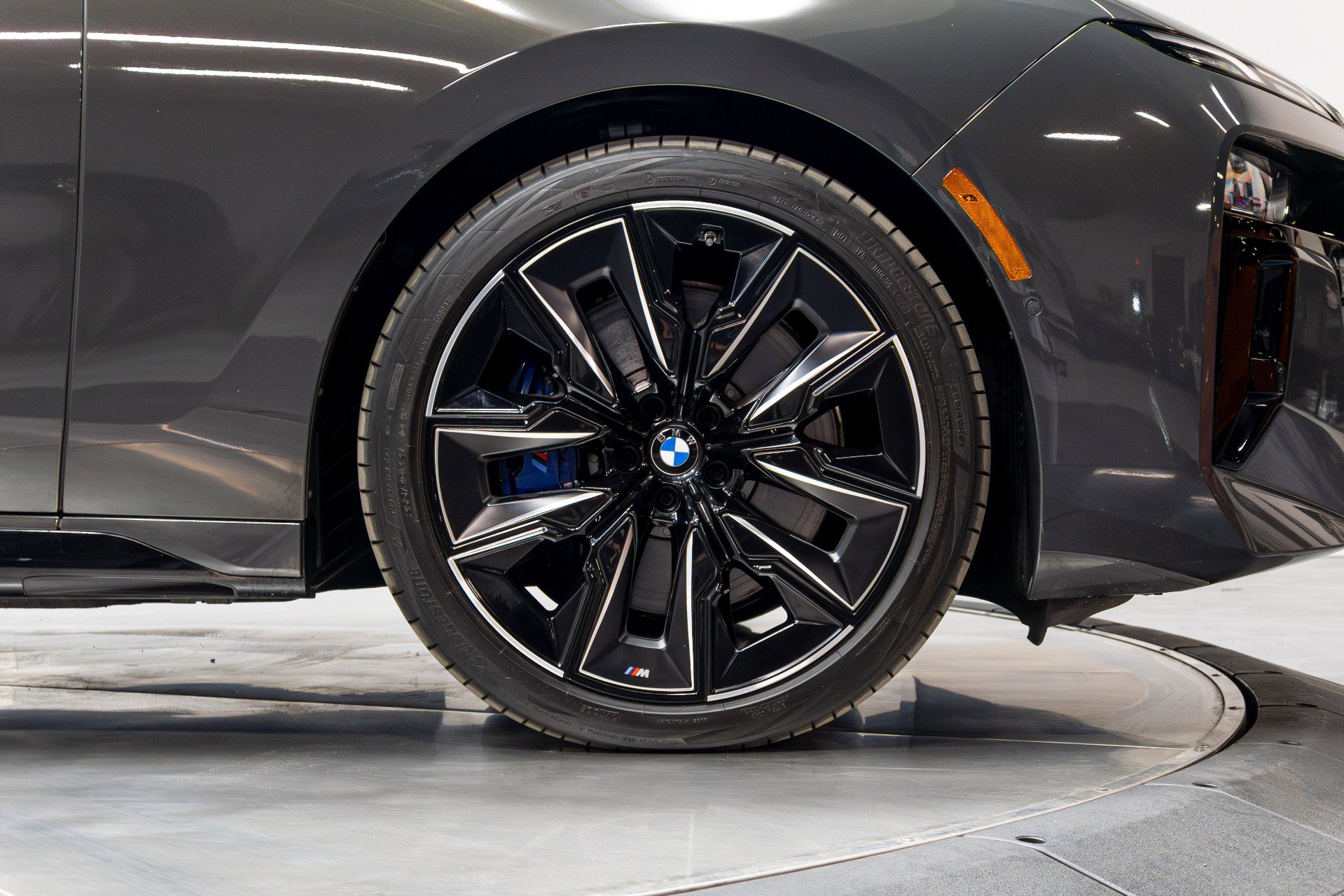 Used 2023 BMW 760i xDrive AWD/4WD image 22