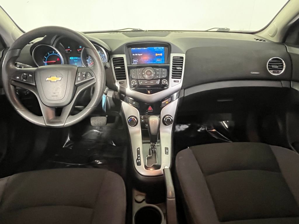 Used 2015 Chevrolet Cruze LT w/ Technology Package image 34