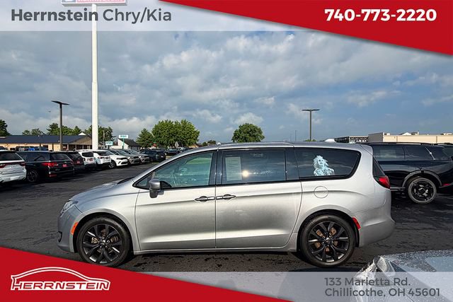 Used 2018 Chrysler Pacifica Touring Plus w/ S Appearance Package FWD image 5