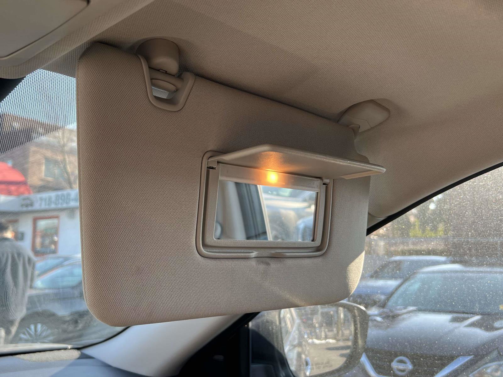 Used 2020 Nissan Rogue SL w/ Premium Package image 37