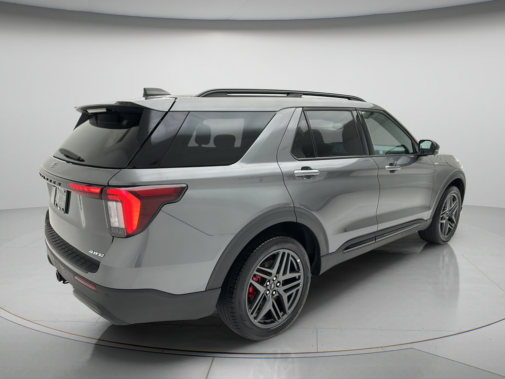 Used 2025 Ford Explorer ST-Line w/ ST-Line Street Pack AWD/4WD image 5