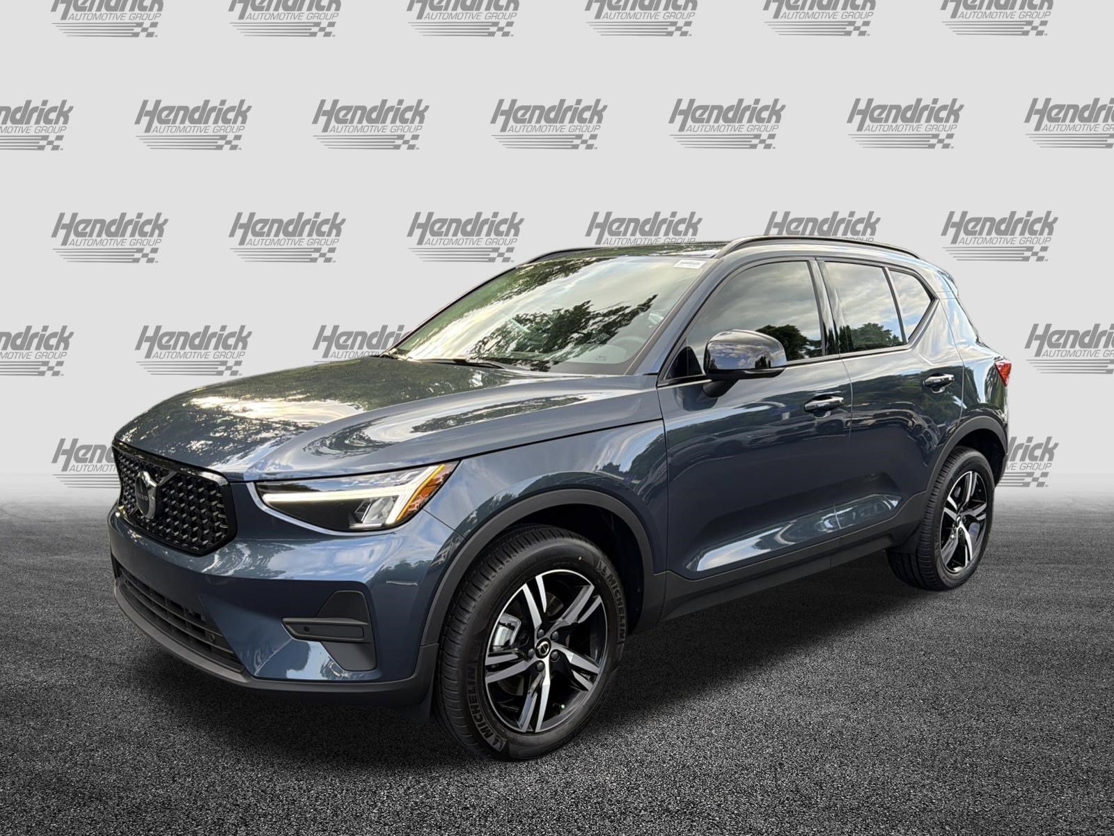 New 2026 Volvo XC40 B4 Core w/ Climate Package FWD image 5