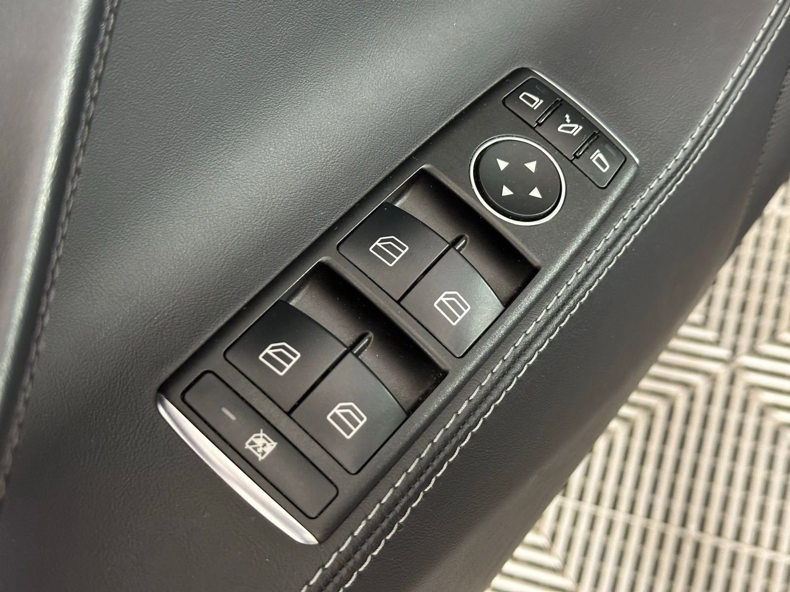 Used 2018 Tesla Model S 75D image 37