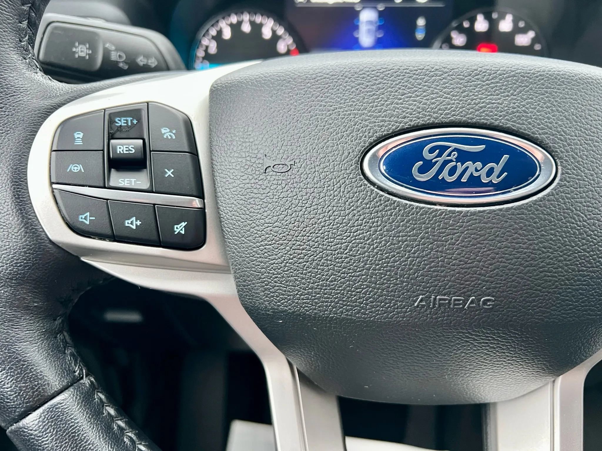 Used 2022 Ford Explorer XLT w/ Equipment Group 202A image 32