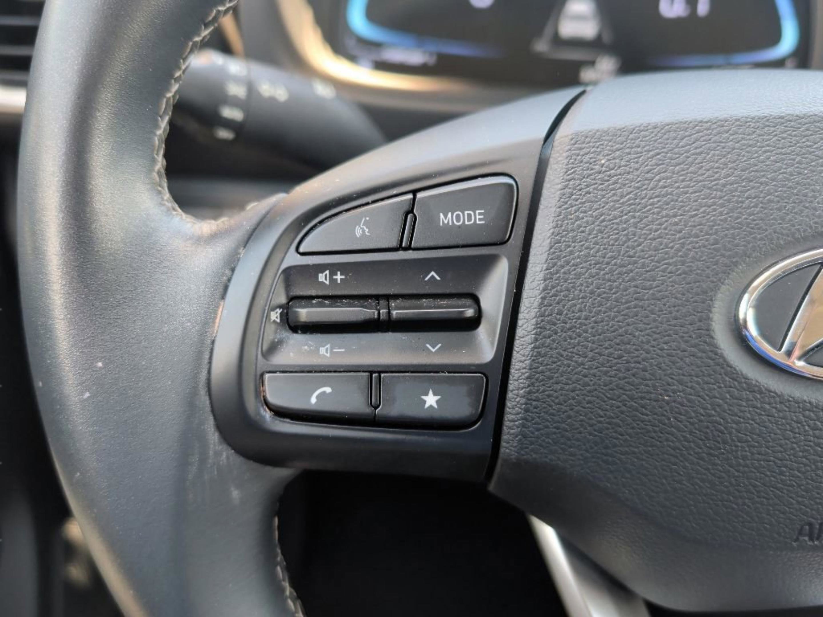 Used 2024 Hyundai Venue SEL FWD image 18