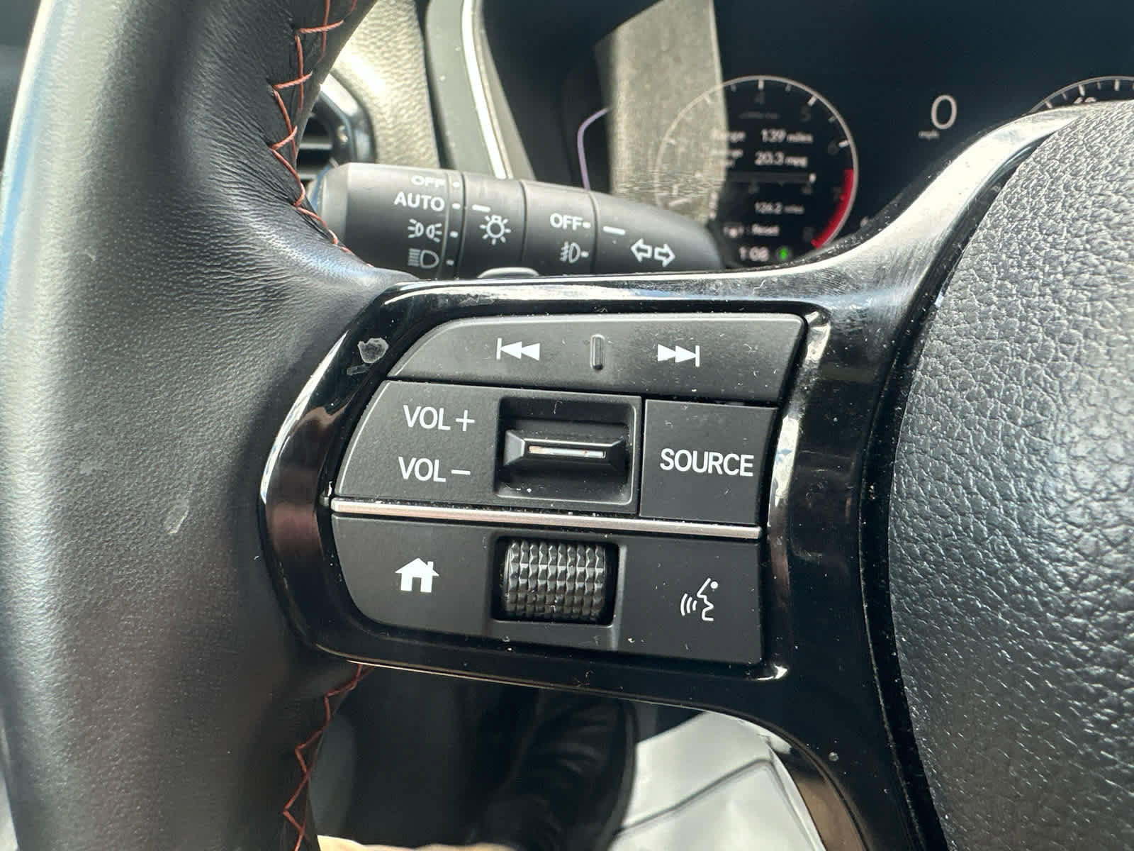 Used 2025 Honda Pilot Sport image 27
