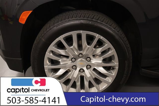 Used 2024 Chevrolet Suburban LT w/ Luxury Package AWD/4WD image 9