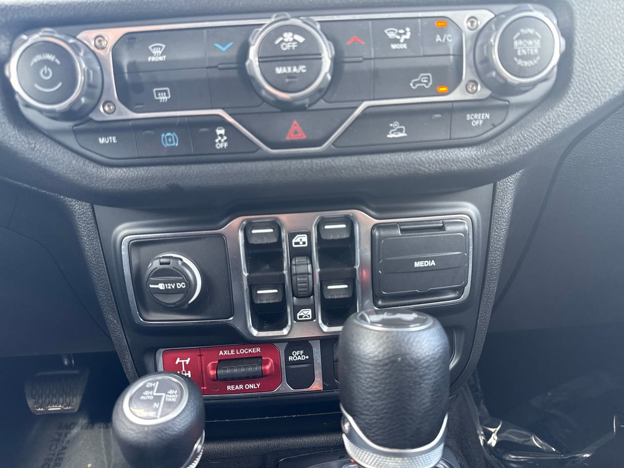 Used 2025 Jeep Wrangler Willys 4xe image 16