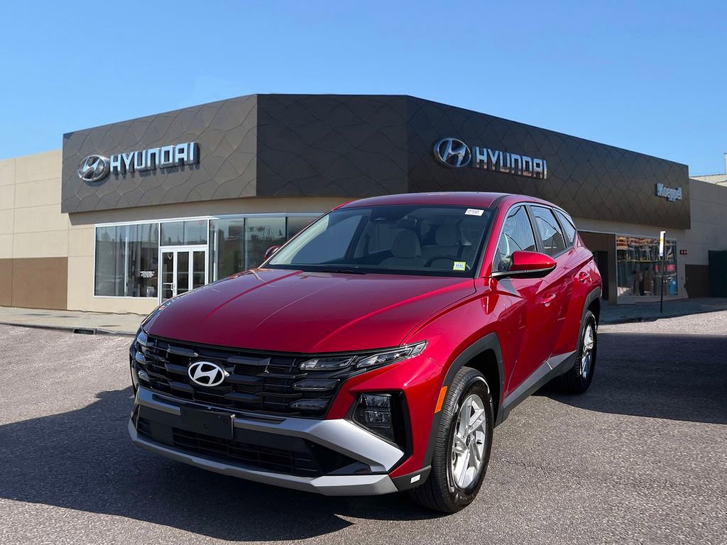 Used 2025 Hyundai Tucson SE AWD/4WD image 4
