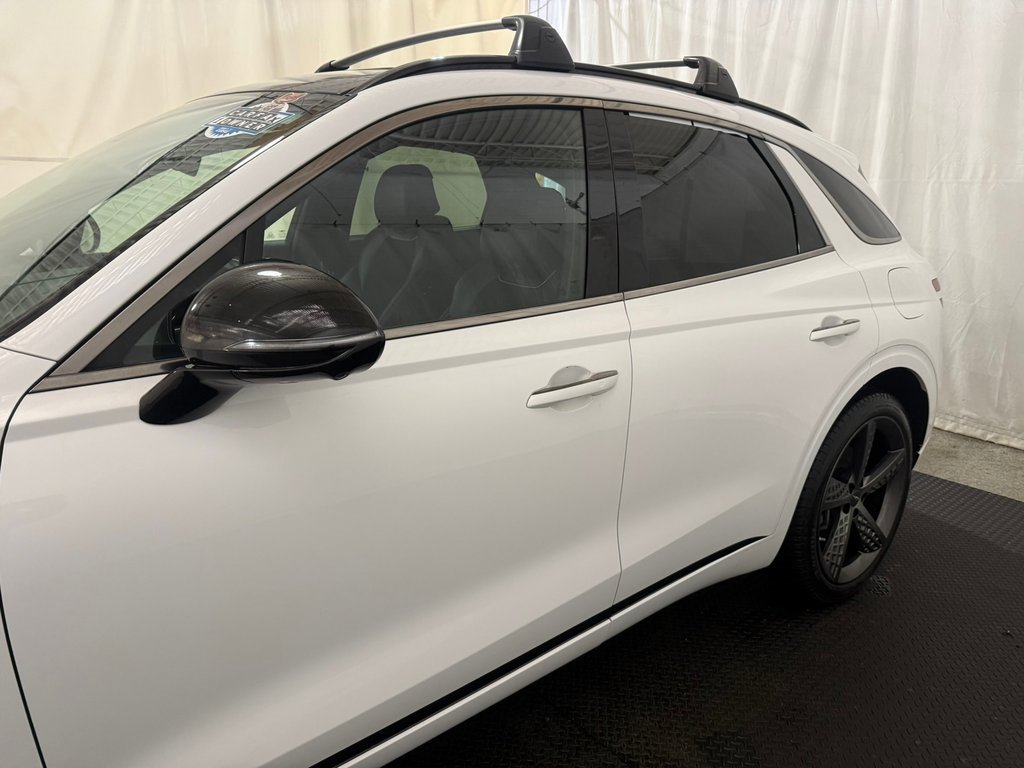 Certified 2022 Genesis GV70 2.5T w/ Sport Prestige Package image 7