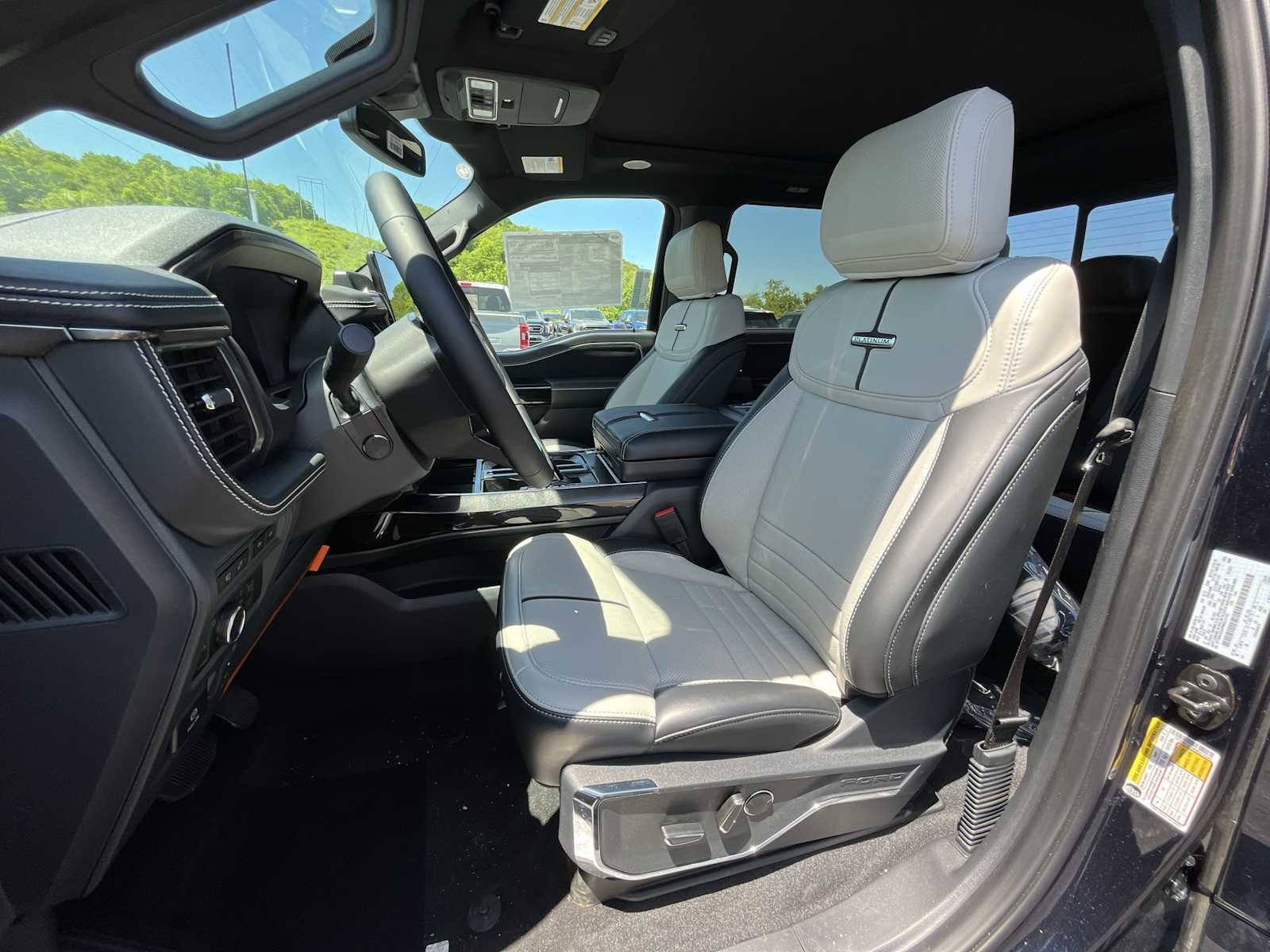 New 2023 Ford F150 Lightning Platinum AWD/4WD image 34