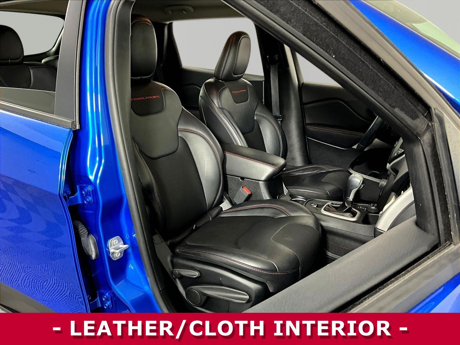 Used 2017 Jeep Cherokee Trailhawk w/ Cold Weather Group AWD/4WD image 28