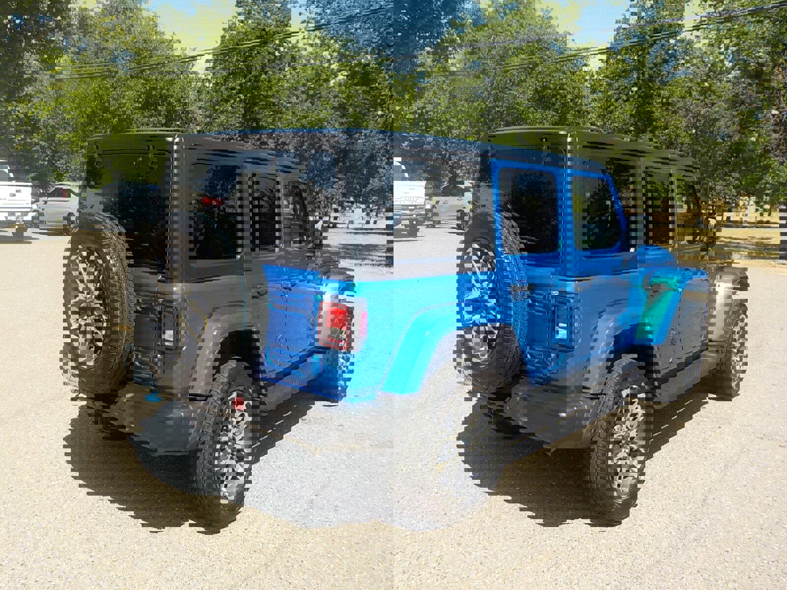 Used 2024 Jeep Wrangler Unlimited w/ Convenience Group image 2