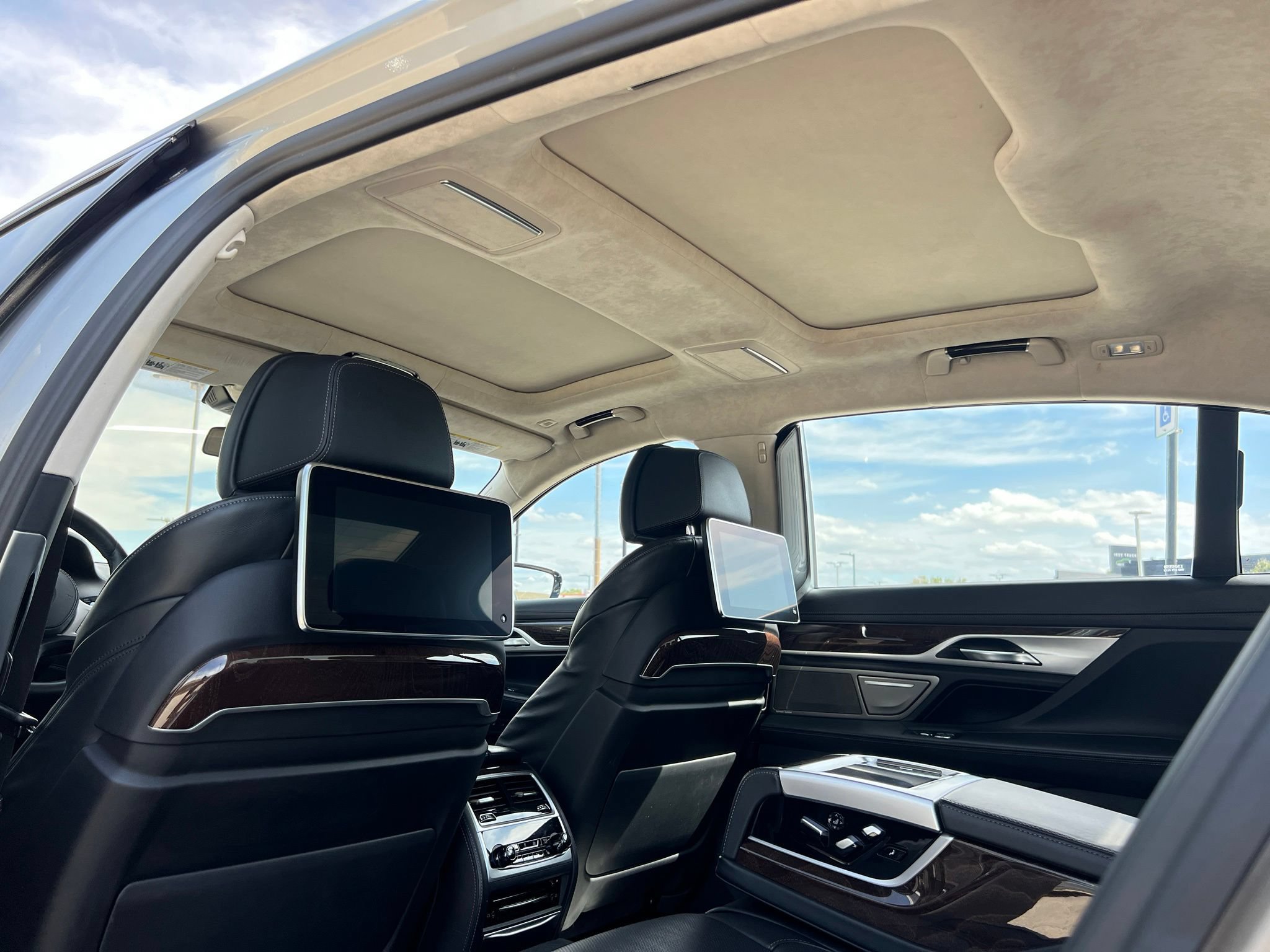 Used 2021 BMW M760i xDrive AWD/4WD image 27