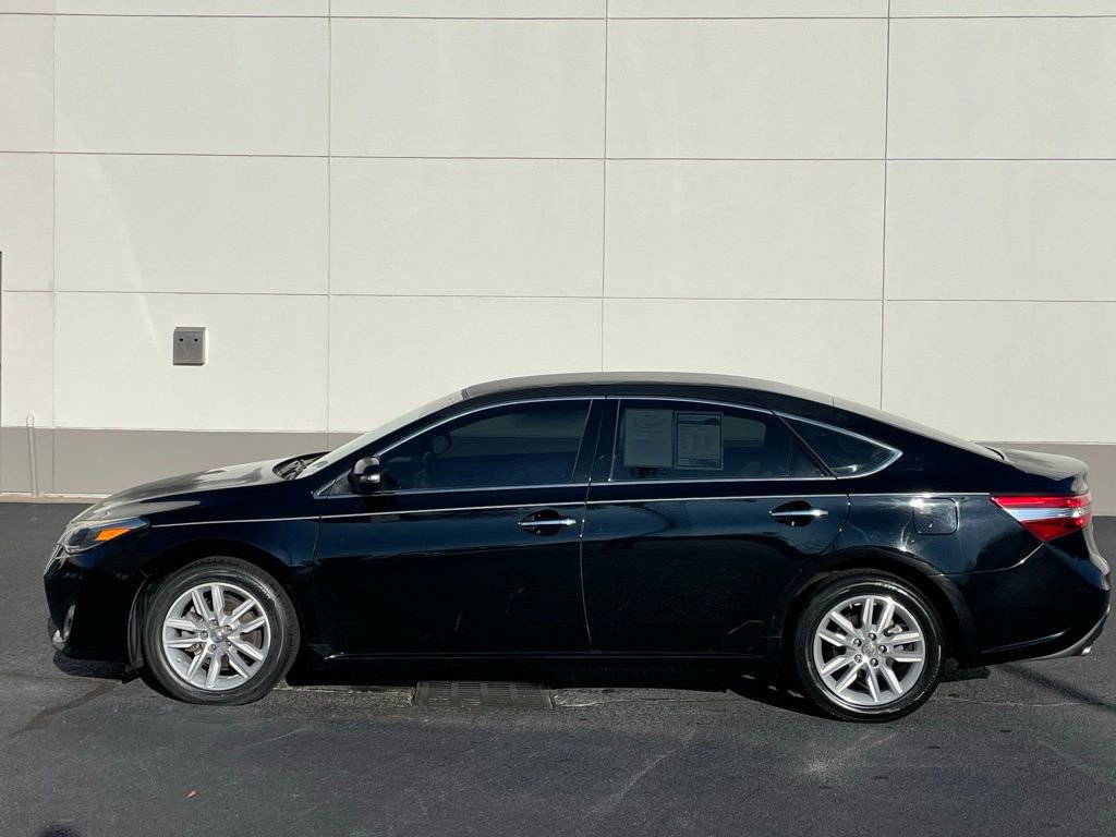 Used 2013 Toyota Avalon XLE image 2
