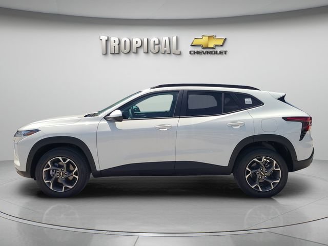 New 2026 Chevrolet Trax LT w/ LT Convenience Package FWD image 2