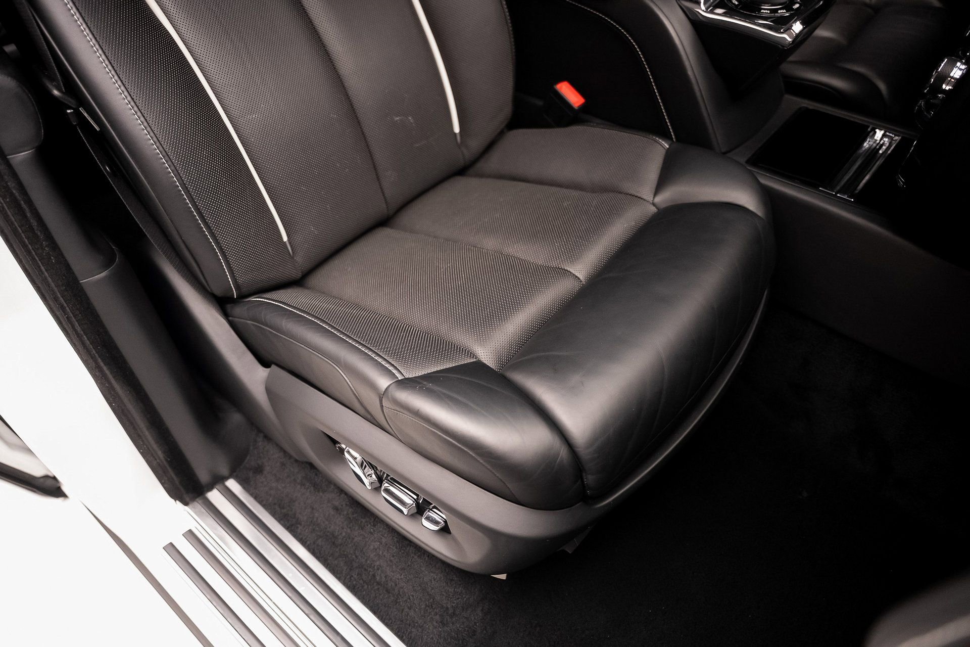 Used 2018 Rolls-Royce Phantom Sedan image 61