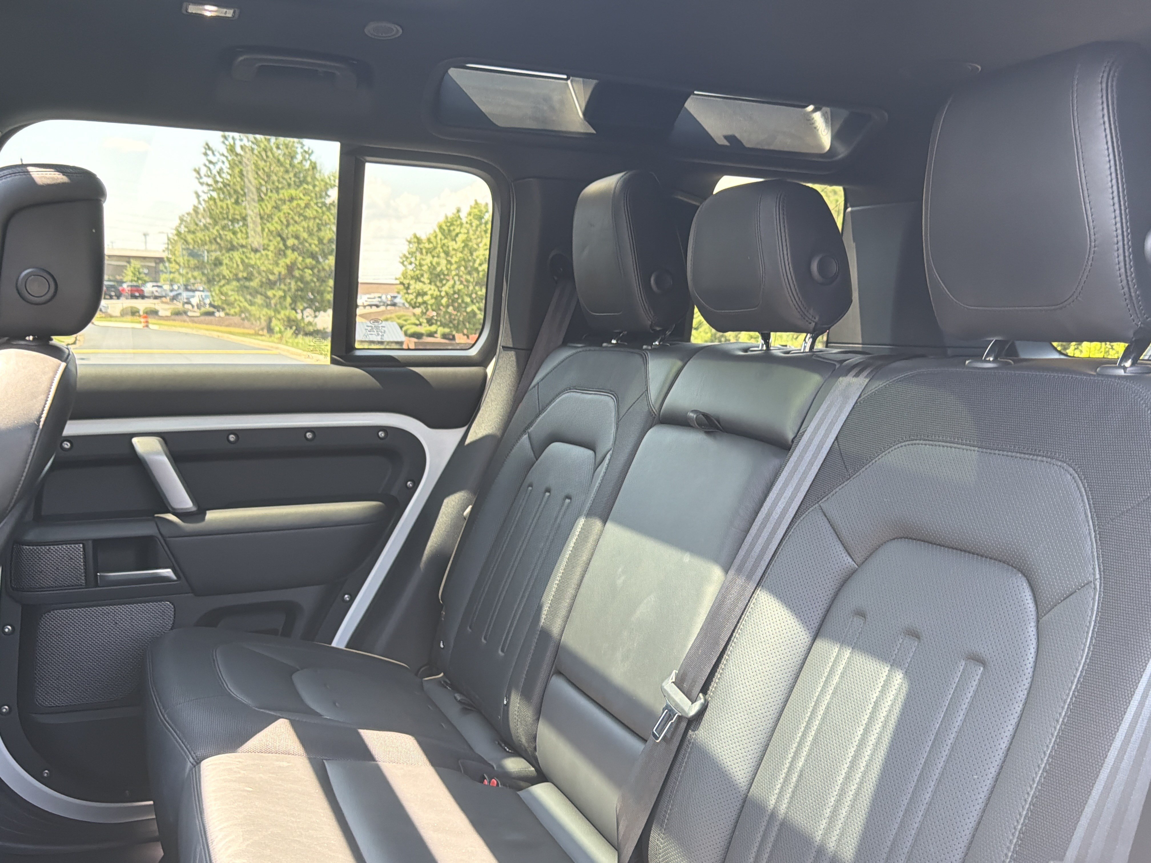 Used 2022 Land Rover Defender 110 X-Dynamic HSE AWD/4WD image 9