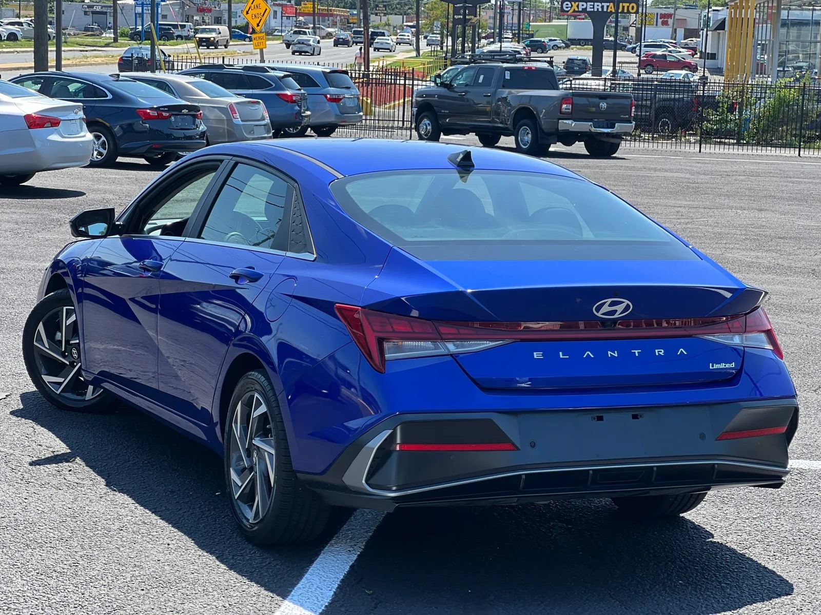 Used 2024 Hyundai Elantra Limited FWD image 2
