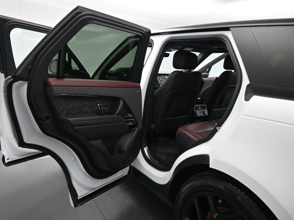 Used 2023 Land Rover Range Rover Sport SE Dynamic image 18