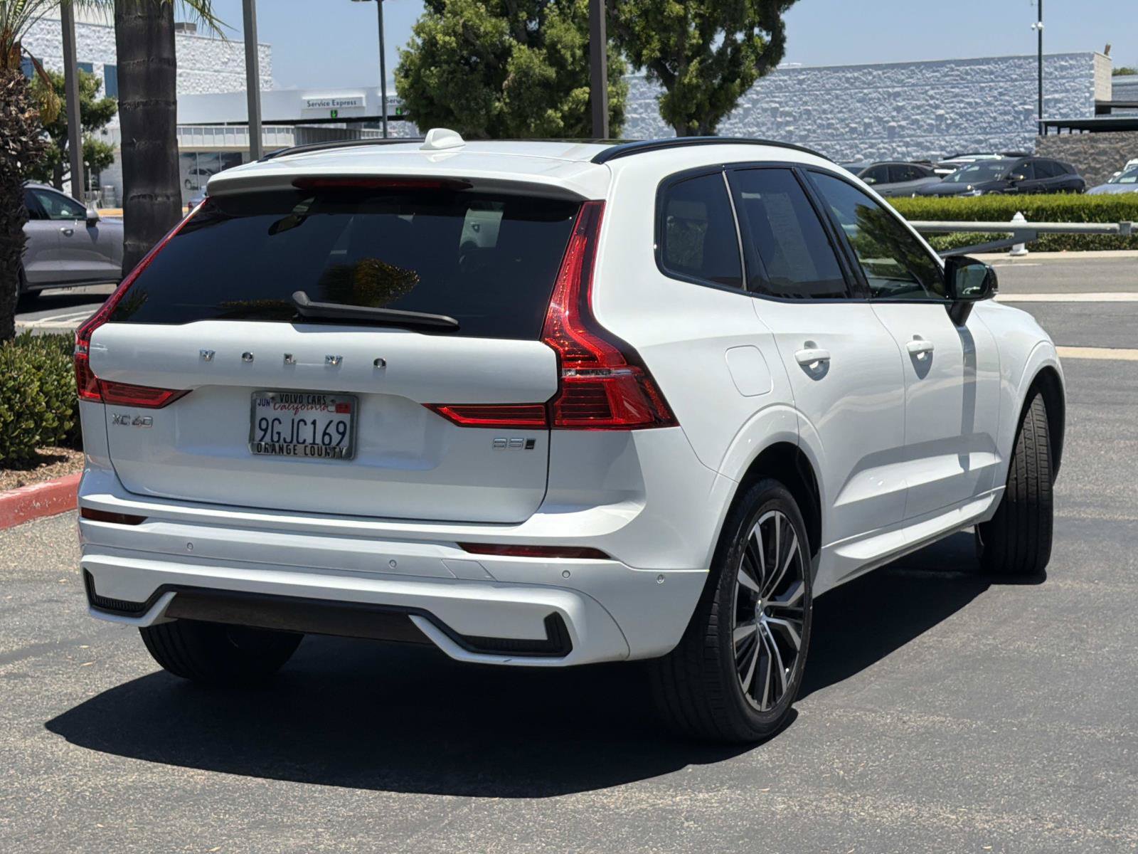 Certified 2023 Volvo XC60 B5 Plus AWD/4WD image 5